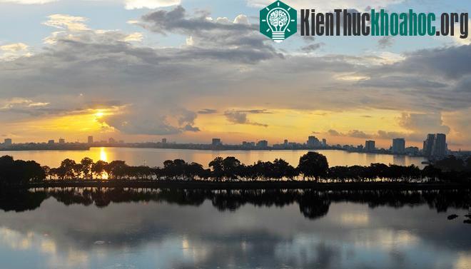 Ngắm những tuyến đường rợp bóng cây xanh ở Hà Nội- ảnh 12
