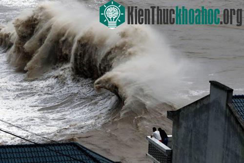 Bão Chan-Hom đổ bộ vào tỉnh Chiết Giang, Trung Quốc hồi đầu tháng 7. (Ảnh: Reuters)