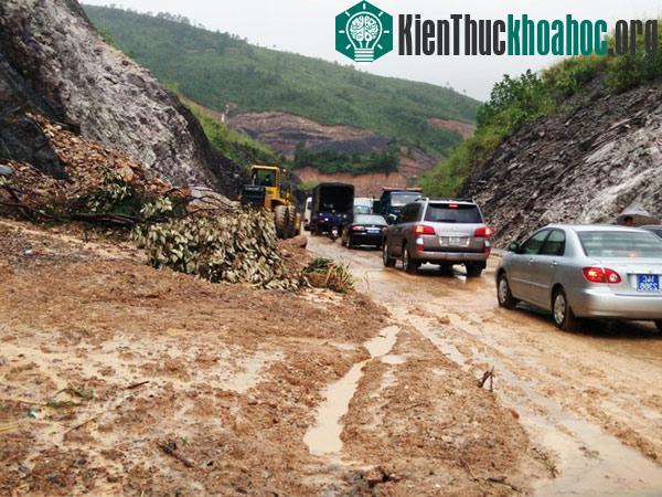 Quảng Ninh tan hoang sau cơn mưa lũ lịch sử
