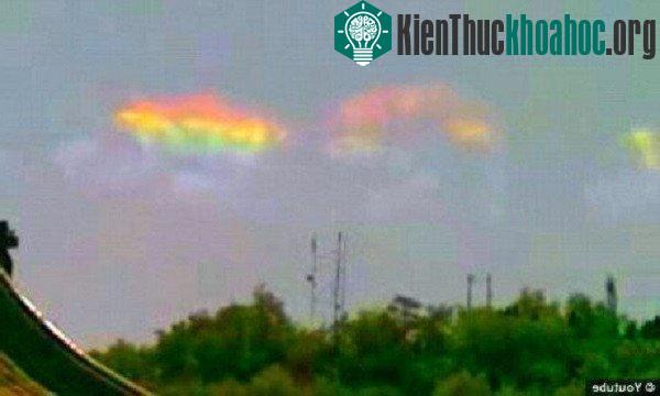 Ánh sáng động đất trong thảm họa ở Tứ Xuyên, Trung Quốc năm 2008