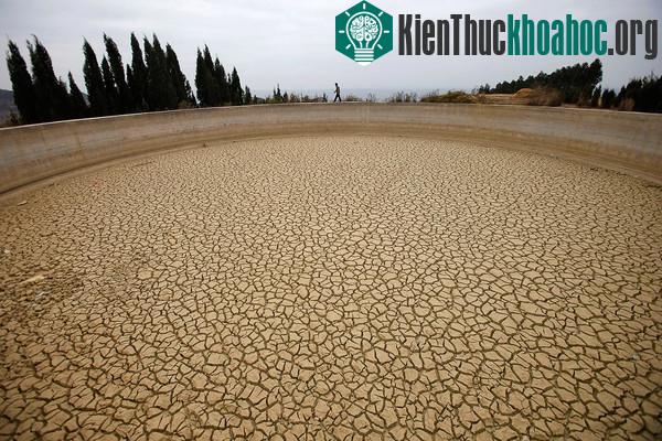 Chùm ảnh kinh hoàng về tình hình cạn kiệt nước sạch trên toàn thế giới