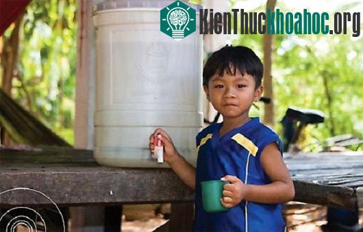 Bí kíp làm sạch nước bẩn sau bão lũ