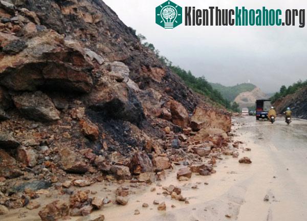Quảng Ninh tan hoang sau cơn mưa lũ lịch sử