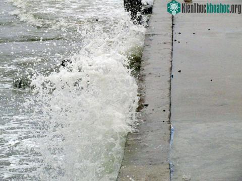 Vùng biển và huyện đảo Cô Tô có gió giật cấp 10, biển động (Ảnh: báo Quảng Ninh)