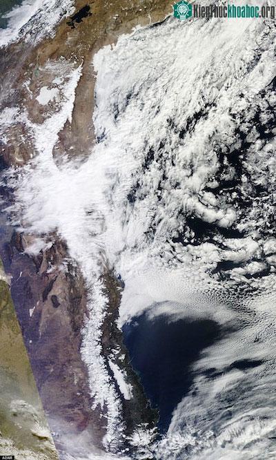 Hiện tượng tuyết rơi cực lạ trên sa mạc Atacama