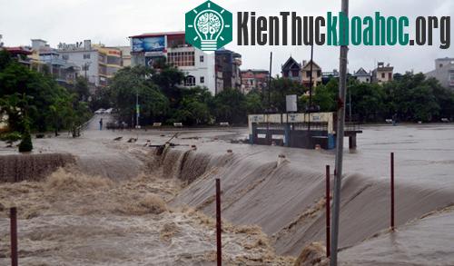 Toàn miền Bắc vẫn còn mưa to