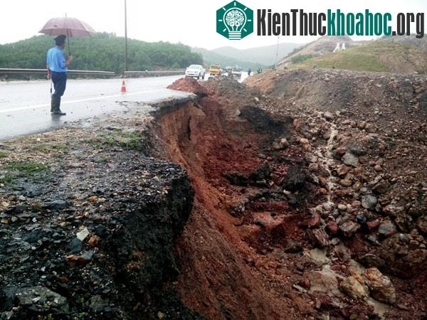 Quảng Ninh tan hoang sau cơn mưa lũ lịch sử
