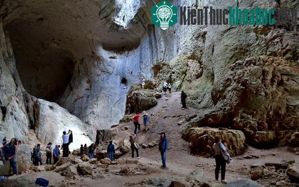 Hang động "Đôi mắt Chúa Trời" vô cùng ấn tượng ở Bungari