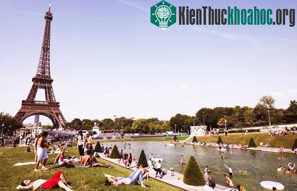 Mưa máu và những hiện tượng thời tiết "dở khóc dở cười" trong lịch sử
