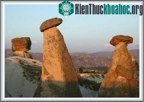 Những viên đá lơ lửng ở Thổ Nhĩ Kỳ
