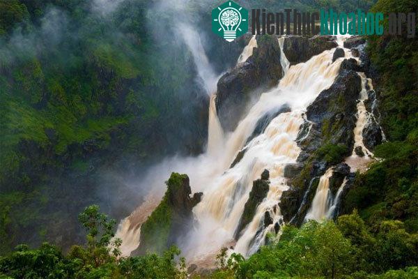 10 thác nước hùng vĩ nhất hành tinh