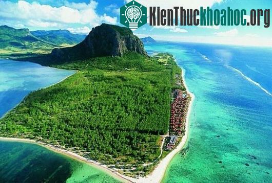 Vẻ đẹp kì diệu: “thác nước dưới biển” tại đảo Mauritius