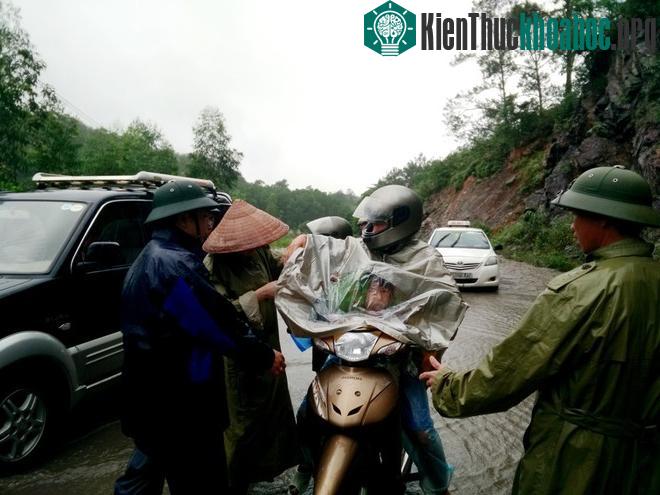 Thành phố Uông Bí ngập lũ do mưa lũ