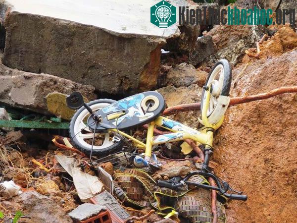 Quảng Ninh tan hoang sau cơn mưa lũ lịch sử