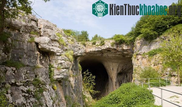 Hang động "Đôi mắt Chúa Trời" vô cùng ấn tượng ở Bungari
