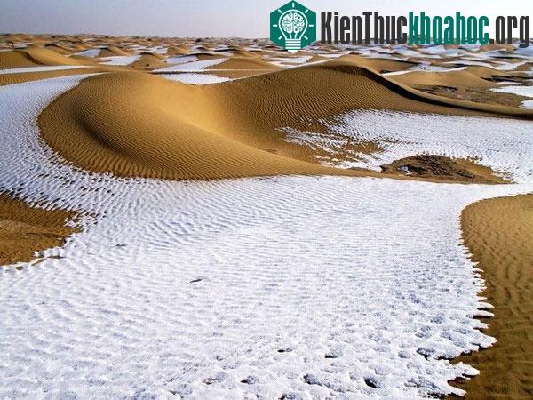 Mưa máu và những hiện tượng thời tiết "dở khóc dở cười" trong lịch sử