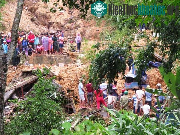 Quảng Ninh tan hoang sau cơn mưa lũ lịch sử