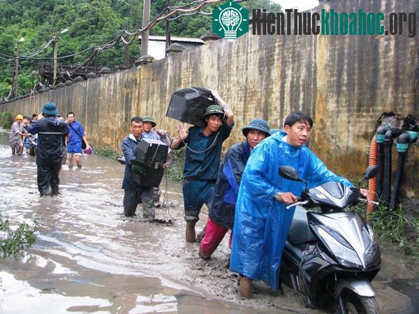Mưa lũ ở Quảng Ninh làm 8 người chết, 6 người mất tích