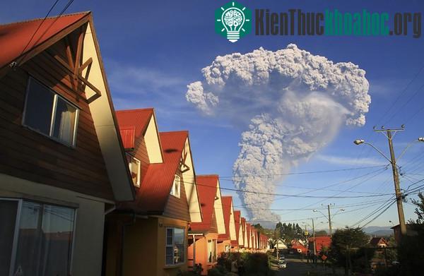 Cận cảnh núi lửa Chile đang phun trào khiến bạn hết hồn