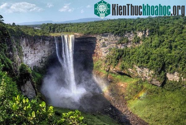 10 thác nước hùng vĩ nhất hành tinh