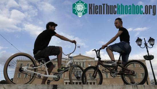 Đi xe đạp sẽ giúp hạn chế biến đổi khí hậu - (Ảnh: Reuters)