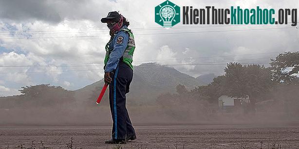 Núi lửa San Cristobal phun trào
