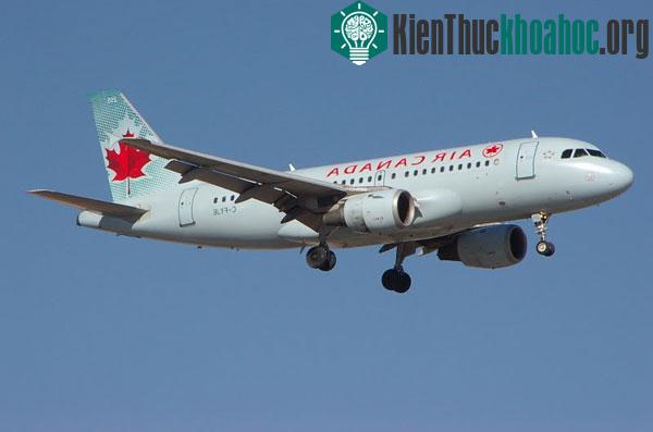 Một máy bay Airbus A319 của hãng Air Canada.