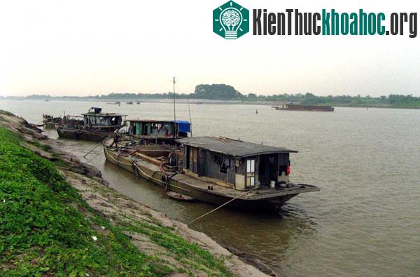 Một đoạn sông Hồng
