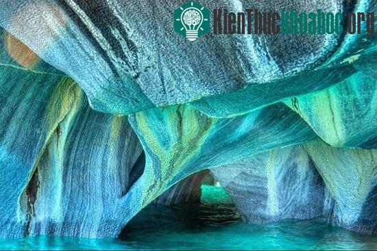 Những hang động màu xanh ngọc bích khiến bạn "mát lạnh"