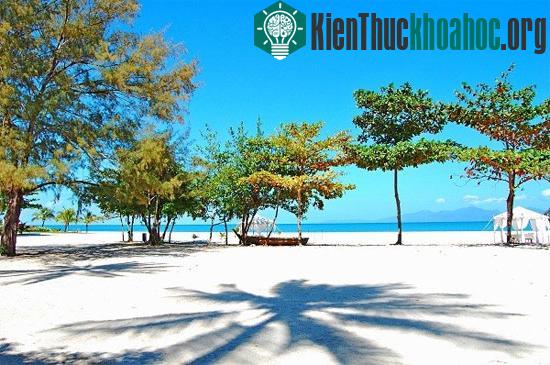 Ghé thăm hòn đảo xinh đẹp mang tên "chúa tể bầu trời"