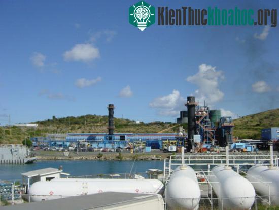 Nhà máy khử mặn nước biển.