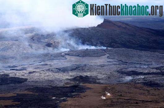 Hồ dung nham khổng lồ trên núi lửa Kilauea