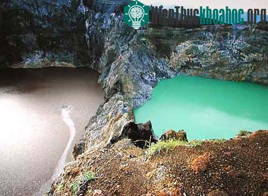 Trong 3 năm gần đây, các hồ trên núi Kelimutu, Indonesia vẫn tiếp tục đổi màu.