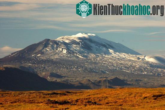 Núi lửa đáng sợ nhất Iceland 'sắp phun trào'