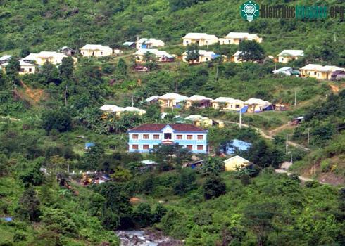Liên tiếp những tiếng nổ lớn từ lòng đất khiến người dân vùng hạ lưu công trình thủy điện sông Tranh 2, huyện Bắc Trà My (Quảng Nam) luôn sống trong cảnh phập phồng lo lắng, mất ăn, mất ngủ.
