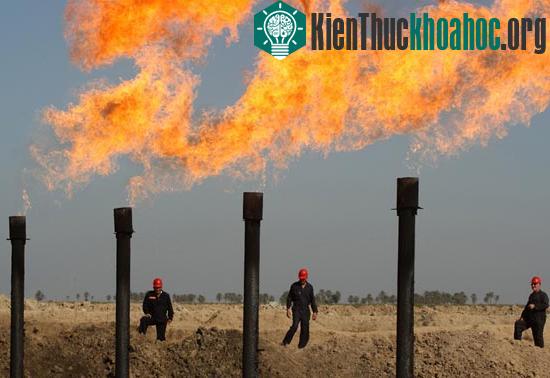 Khai thác dầu mỏ (Ảnh minh họa)
