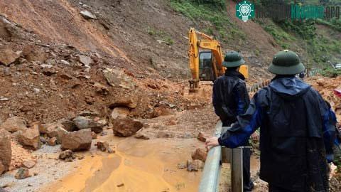 Nhiều tuyến đường giao thông đi vào các xã Yên Na, Yên Tĩnh (huyện Tương Dương) bị sạt lở nghiêm trọng.