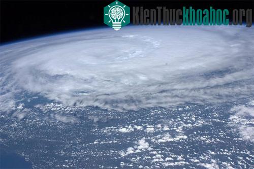 Bão Irene tiếp tục hoành hành nước Mỹ ảnh 1