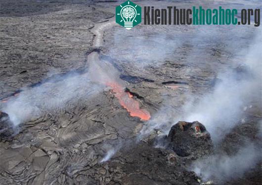 Hồ dung nham khổng lồ trên núi lửa Kilauea