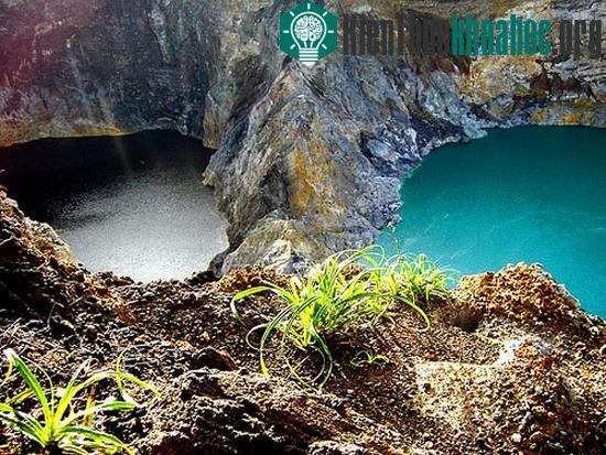 Trong 3 năm gần đây, các hồ trên núi Kelimutu, Indonesia vẫn tiếp tục đổi màu.