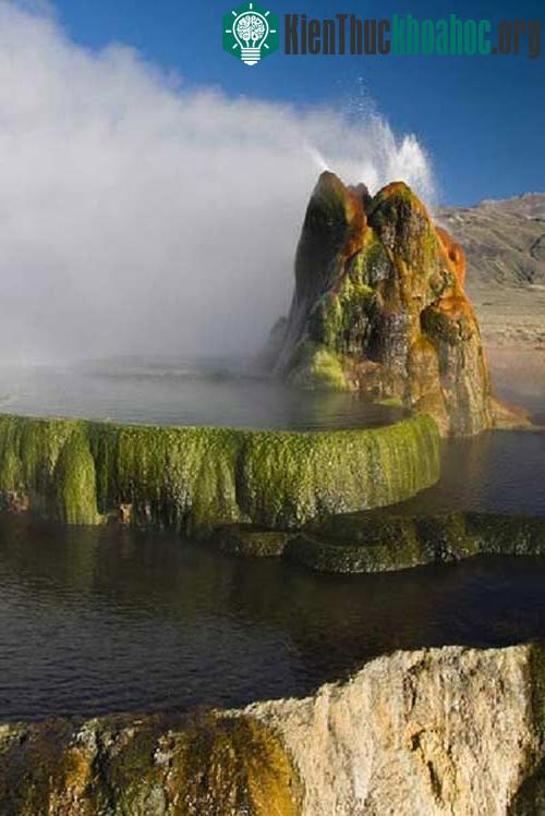 Giếng phun địa nhiệt Fly Geyser
