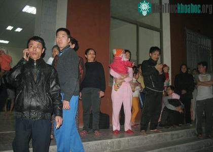 Nét mặt thảng thốt vẫn hiện hữu sau nhiều phút ra khỏi toà nhà