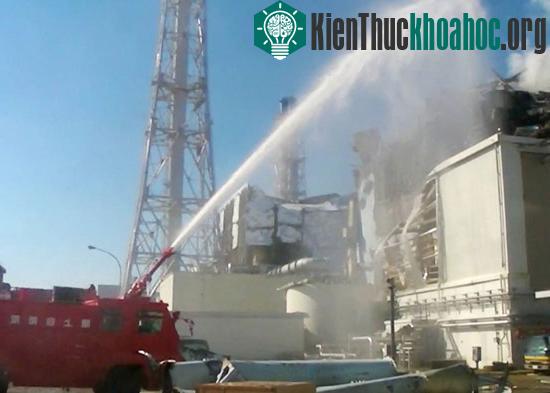 Công ty điện lực TEPCO đã thành công bước đầu trong việc làm mát các lò phản ứng.
