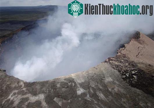 Hồ dung nham khổng lồ trên núi lửa Kilauea