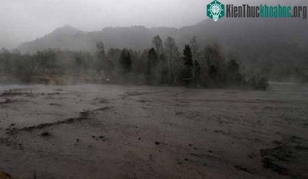 Mây tro bụi từ núi lửa Puyehue-Cordon-Caulle đã bay tới các quốc gia láng giềng Argentina và Uruguay