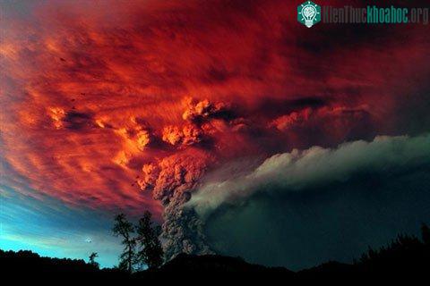 Cận cảnh núi lửa Puyehue phun trào