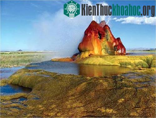 Giếng phun địa nhiệt Fly Geyser
