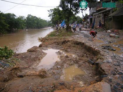 Lào Cai: Lũ ống lớn đột ngột xuất hiện trong đêm ảnh 2