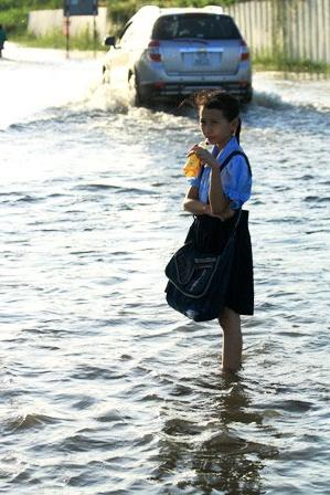 Mệt nhoài giữa “dòng sông trên phố”