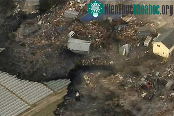 Sóng thần cao 10 mét ập vào Nhật Bản ảnh 4